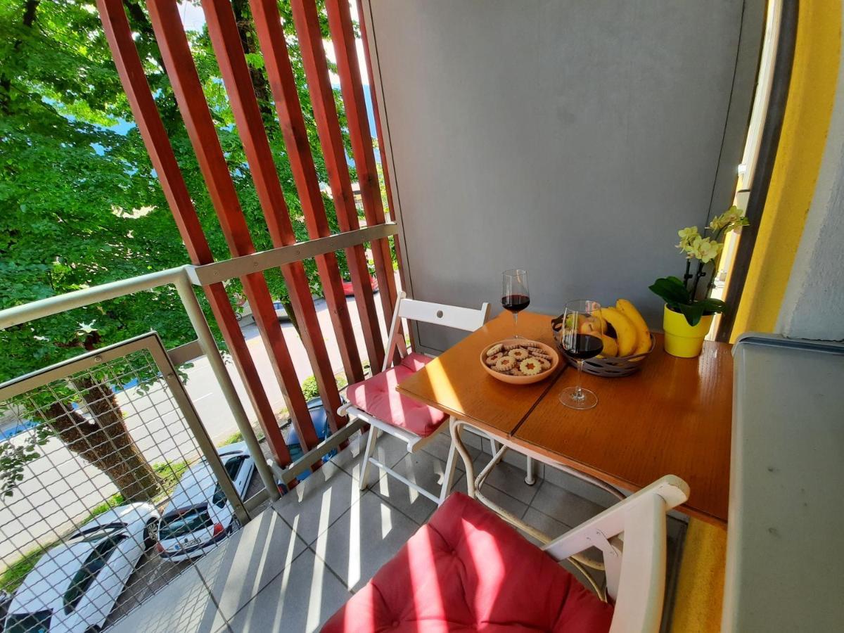 Apartment Honey Bee With Sauna โคบาริด ภายนอก รูปภาพ
